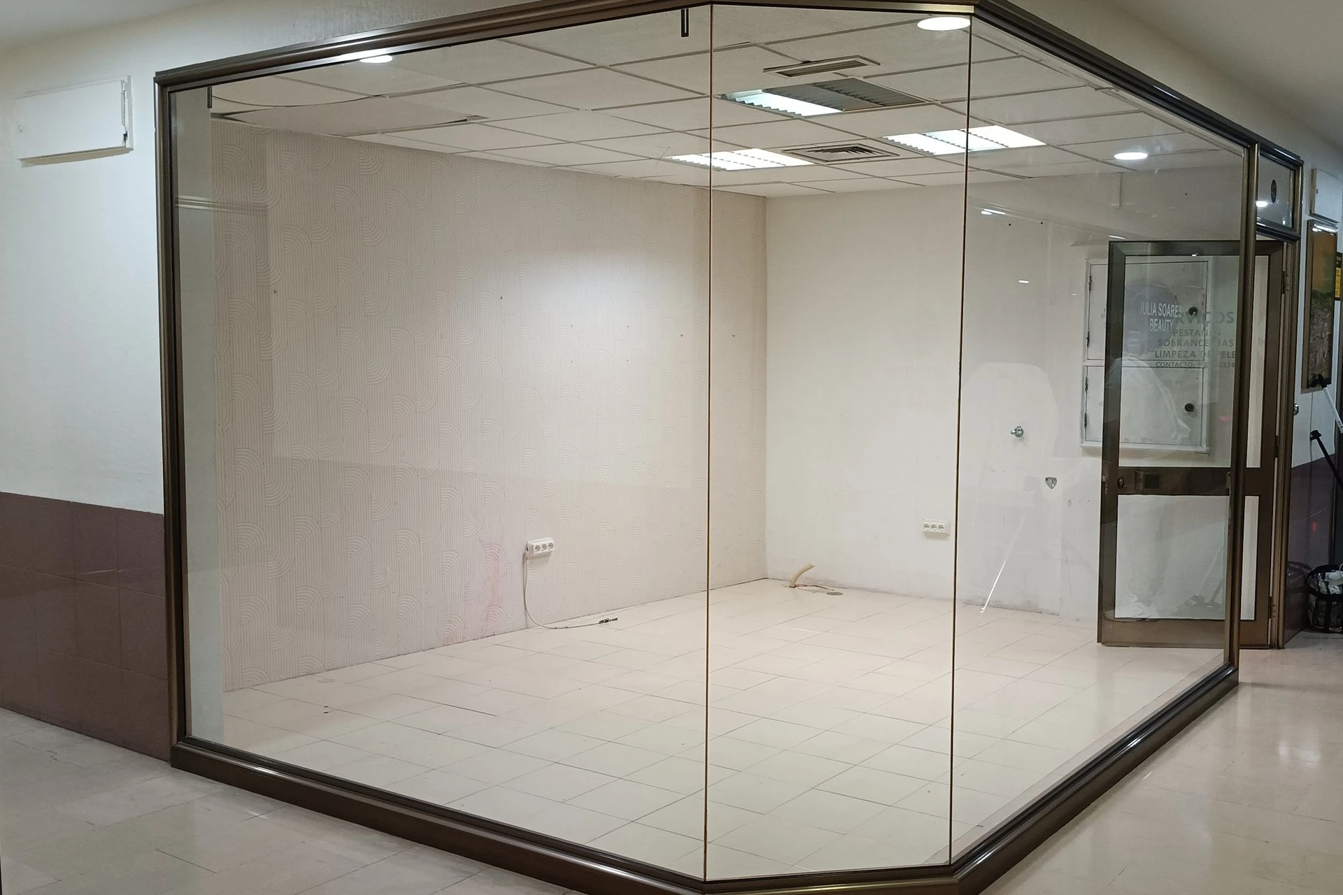 Loja para arrendamento no Centro Comercial Scala – Alverca — Alverca do Ribatejo · Vila Franca de Xira · Lisboa